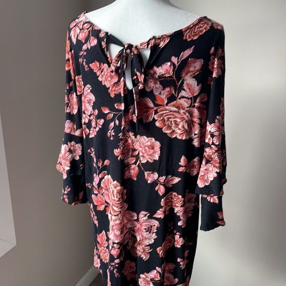 *Host Pick* Midis floral top - Picture 9 of 12